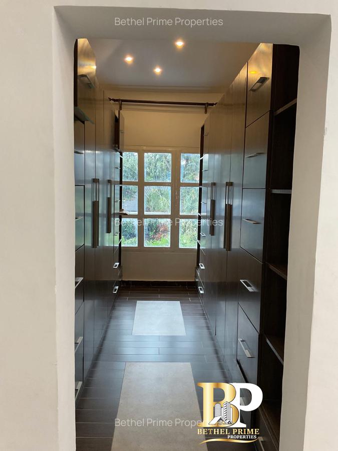 5 Bed Villa with Swimming Pool in Runda - 15