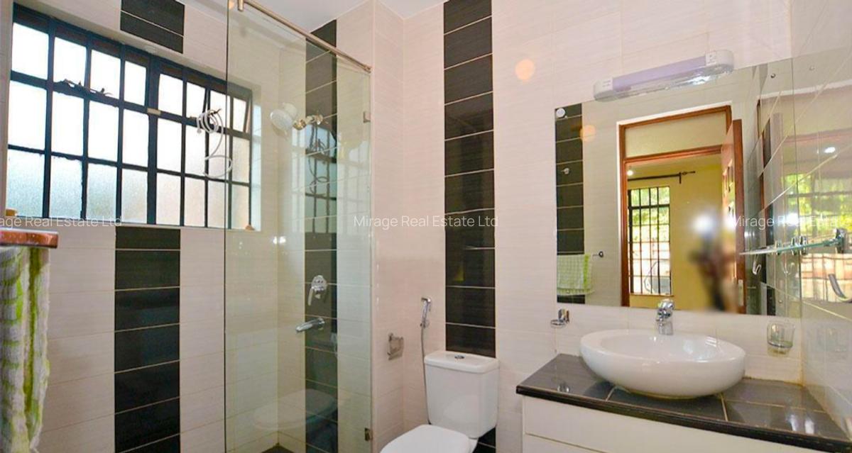 2 Bed Apartment with En Suite in Brookside - 3