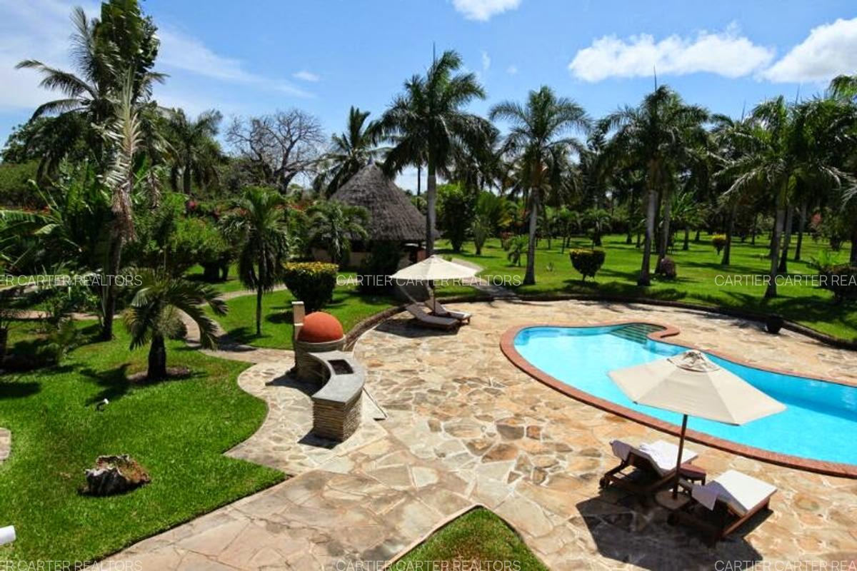 6 Bed Villa with Swimming Pool in Diani - 1