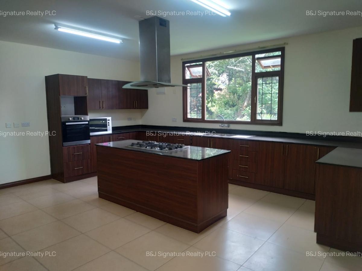 3 Bed Apartment with En Suite in Riverside - 3