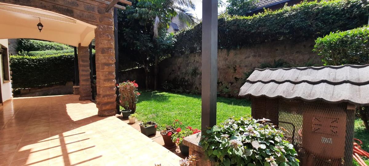 5 Bed Townhouse with En Suite in Lavington - 3