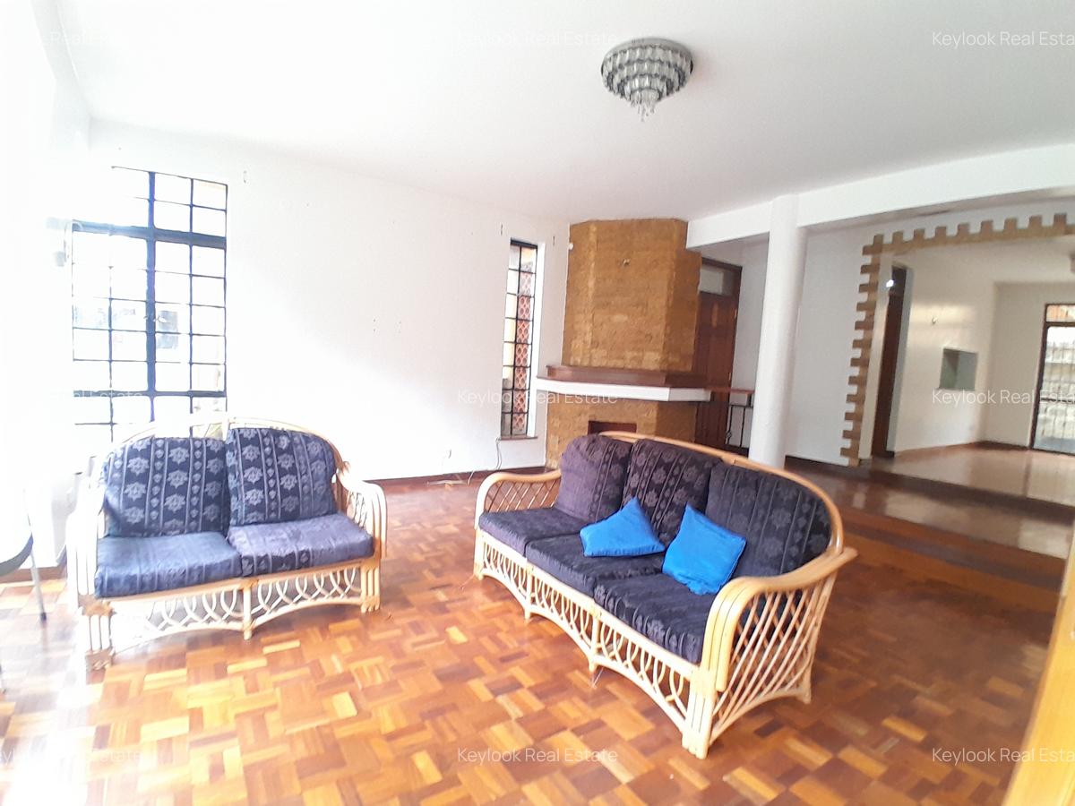 5 Bed Townhouse with En Suite in Lavington - 3