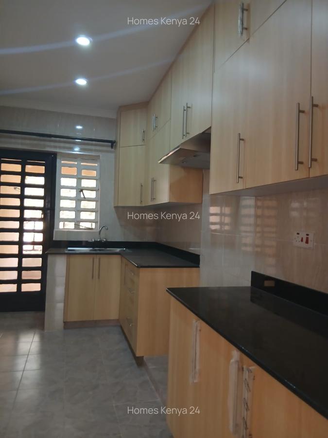 3 Bed Apartment in Ridgeways - 5