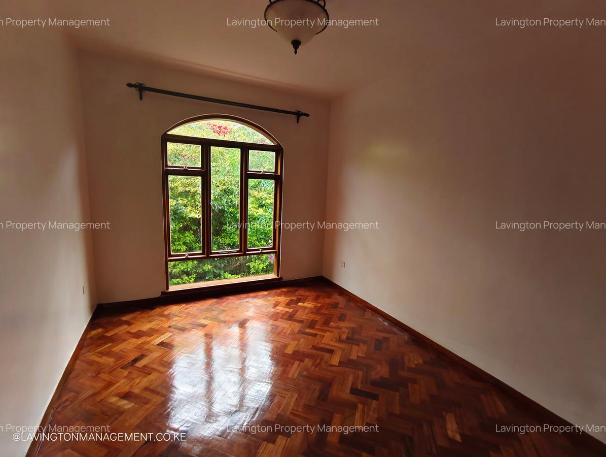 5 Bed House with En Suite at Wind Ridge - 16