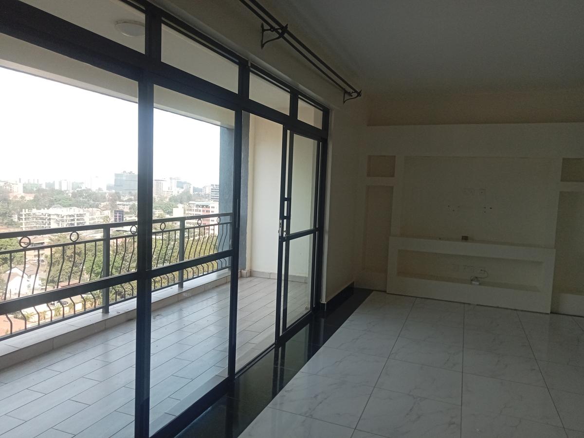 3 Bed Apartment with En Suite at Parklands - 8