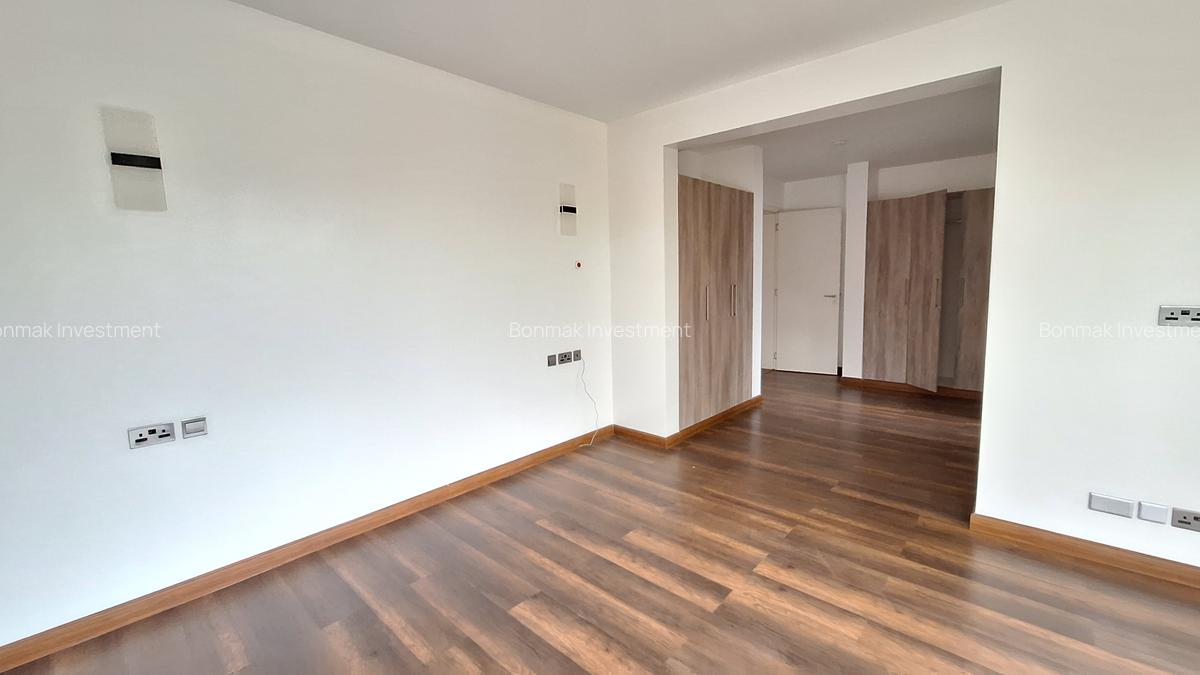 4 Bed Townhouse with En Suite at Karbaserian Avanue - 14