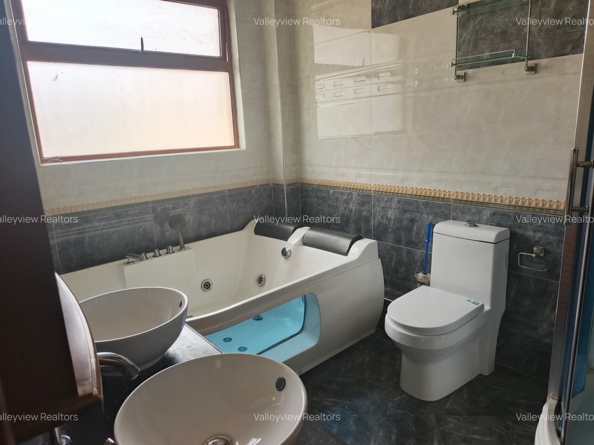 5 Bed Townhouse with En Suite at Lavington - 12