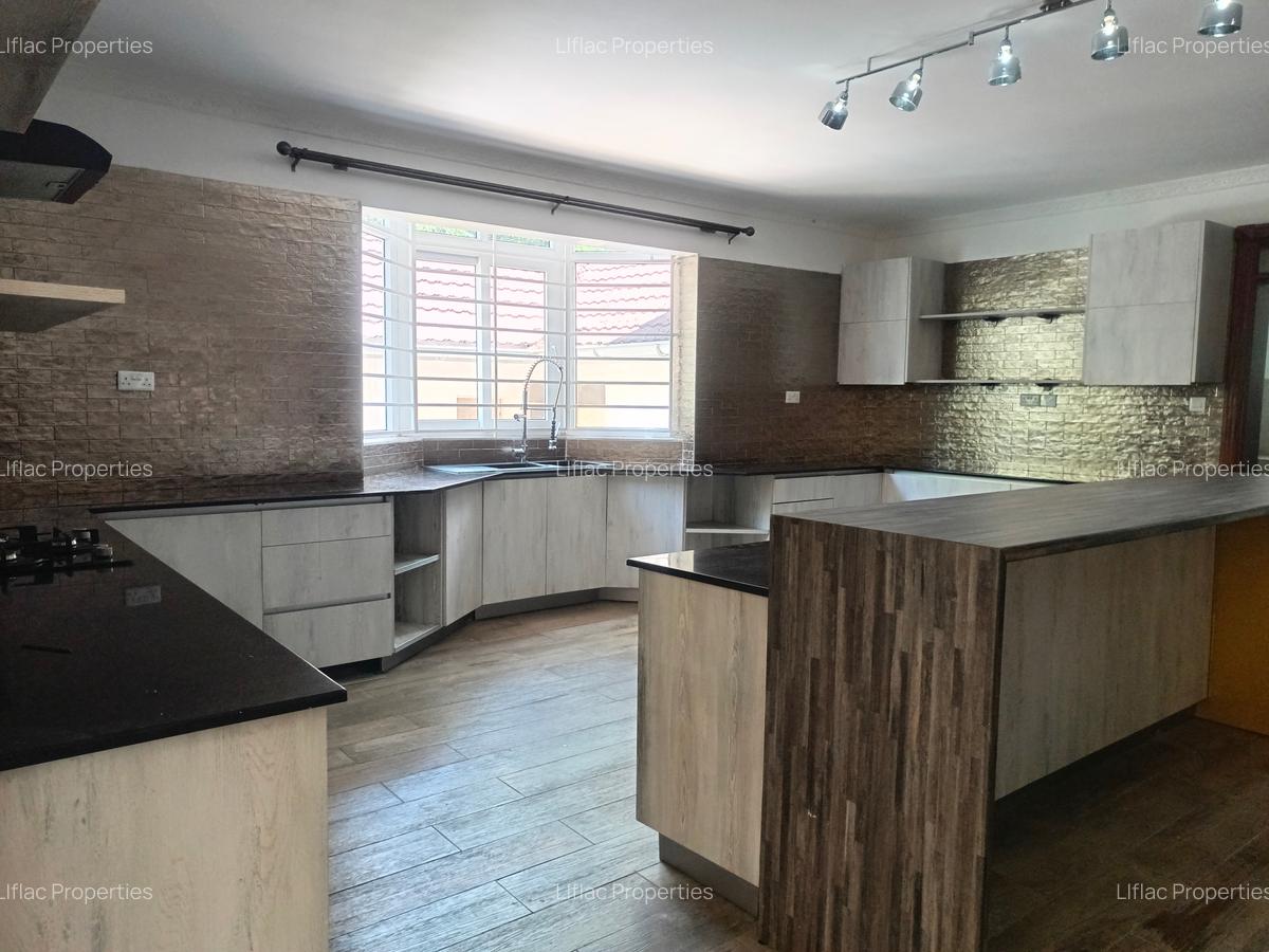 6 Bed House with En Suite in Rosslyn - 7