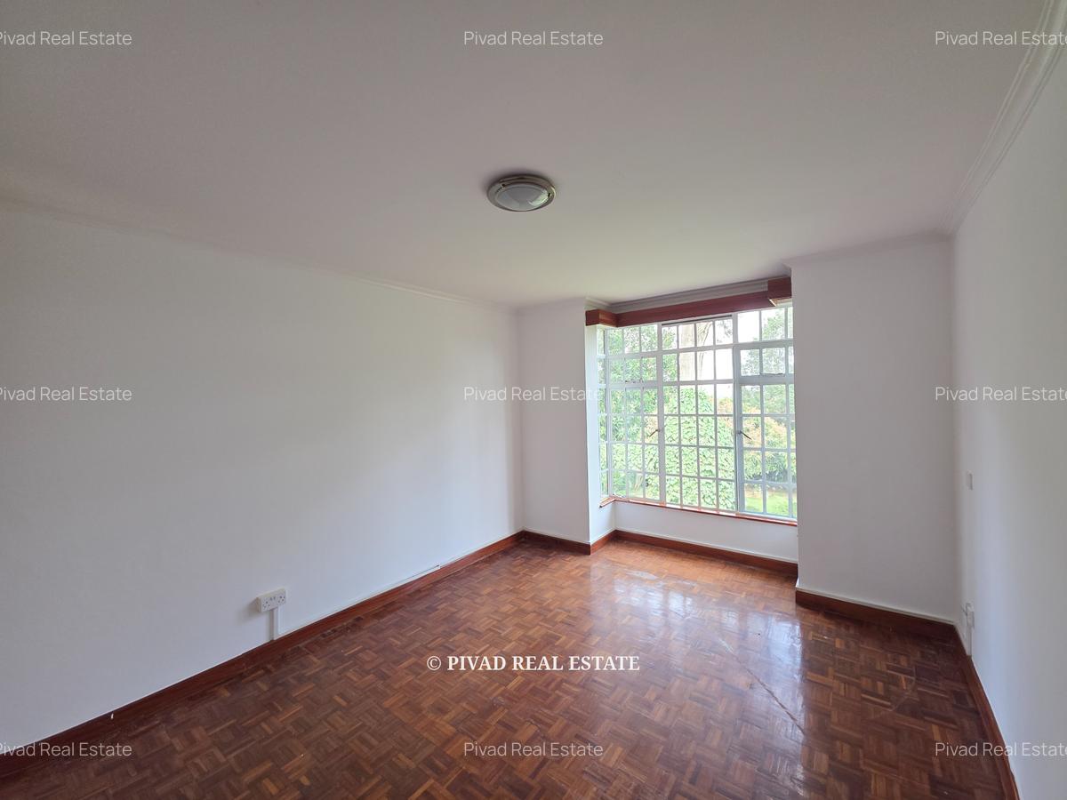4 Bed House with Swimming Pool in Rosslyn - 6