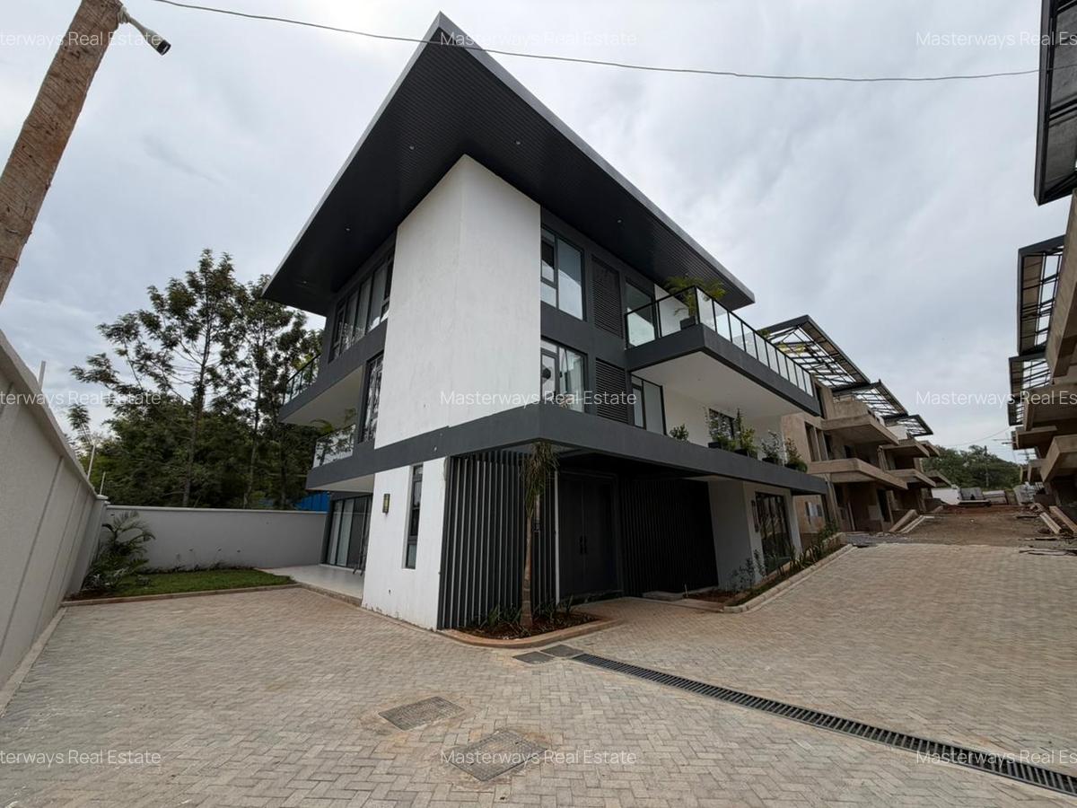 5 Bed Villa with En Suite in Lavington - 1