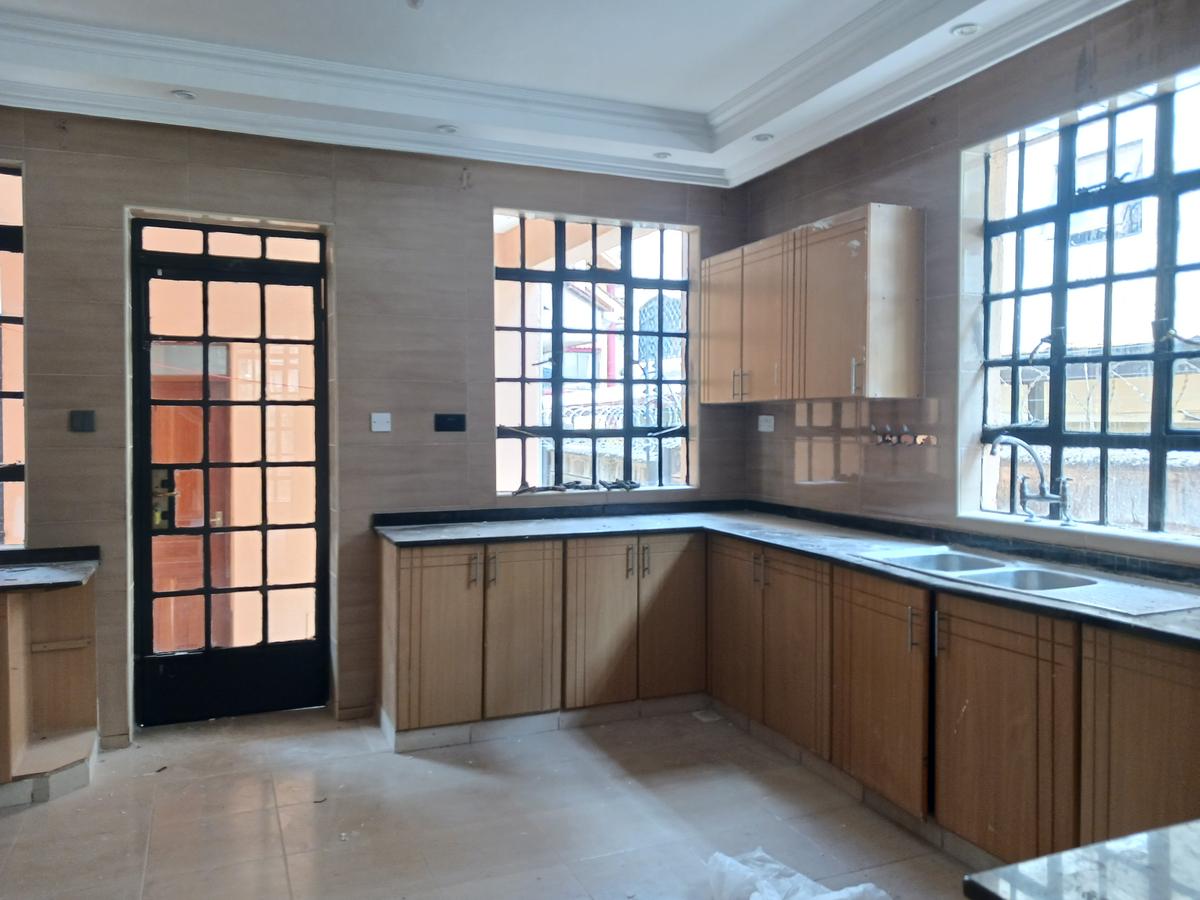 5 Bed Townhouse with En Suite at Chalbi Drive - 10