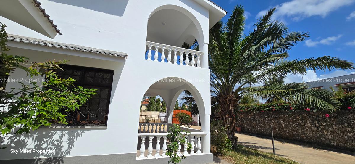 4 Bed Villa with En Suite at Serena - 3