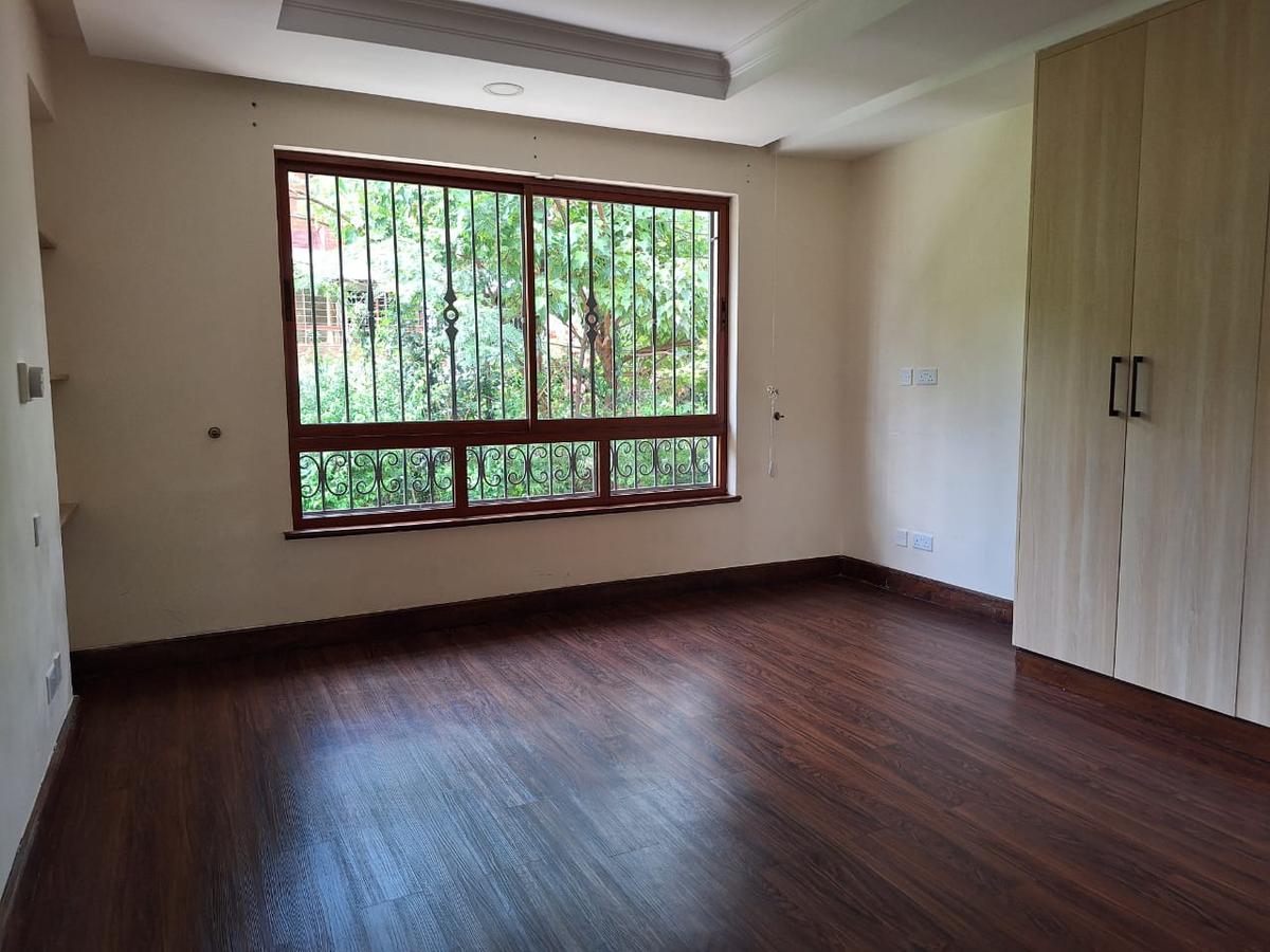5 Bed Townhouse with En Suite in Spring Valley - 19