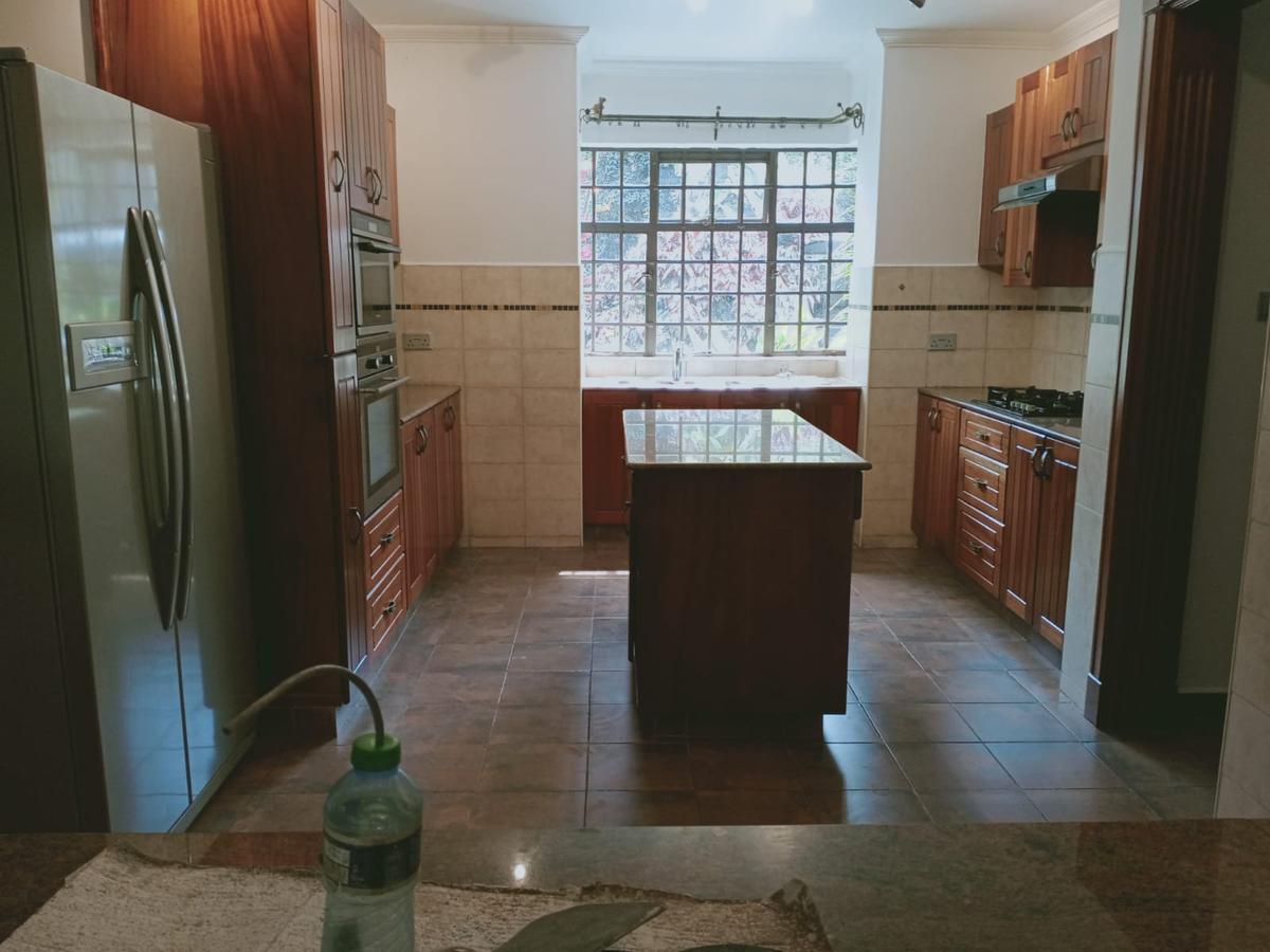 5 Bed Townhouse with En Suite in Westlands Area - 16