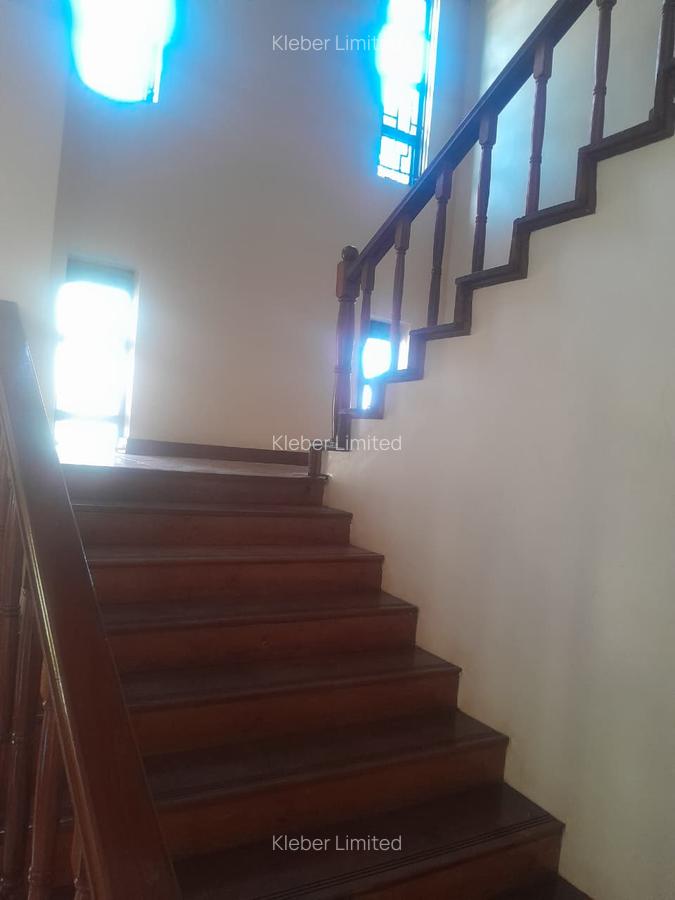 5 Bed Villa with En Suite in Runda - 6