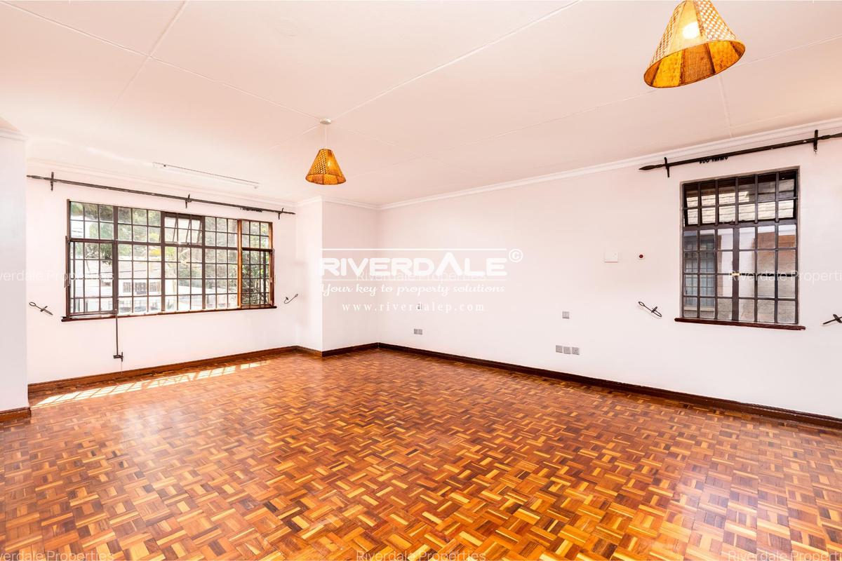 4 Bed Townhouse with En Suite in Westlands Area - 11