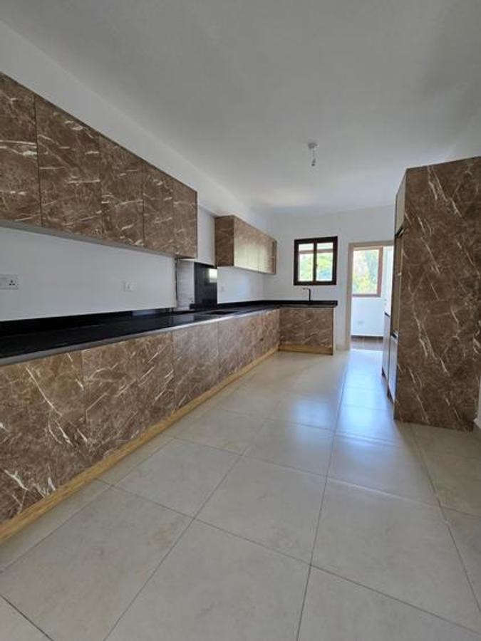 3 Bed Apartment with En Suite in Westlands Area - 18