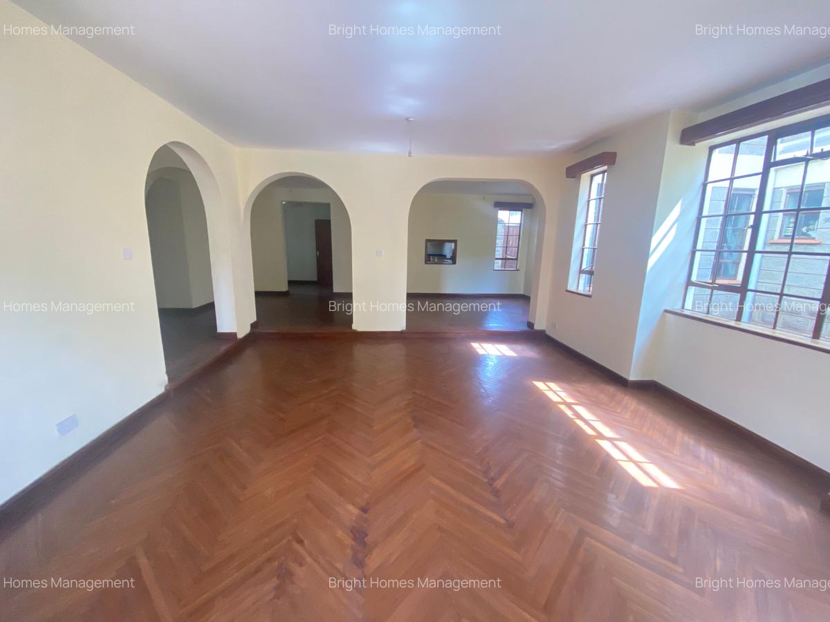 5 Bed Townhouse with En Suite in Lavington - 3