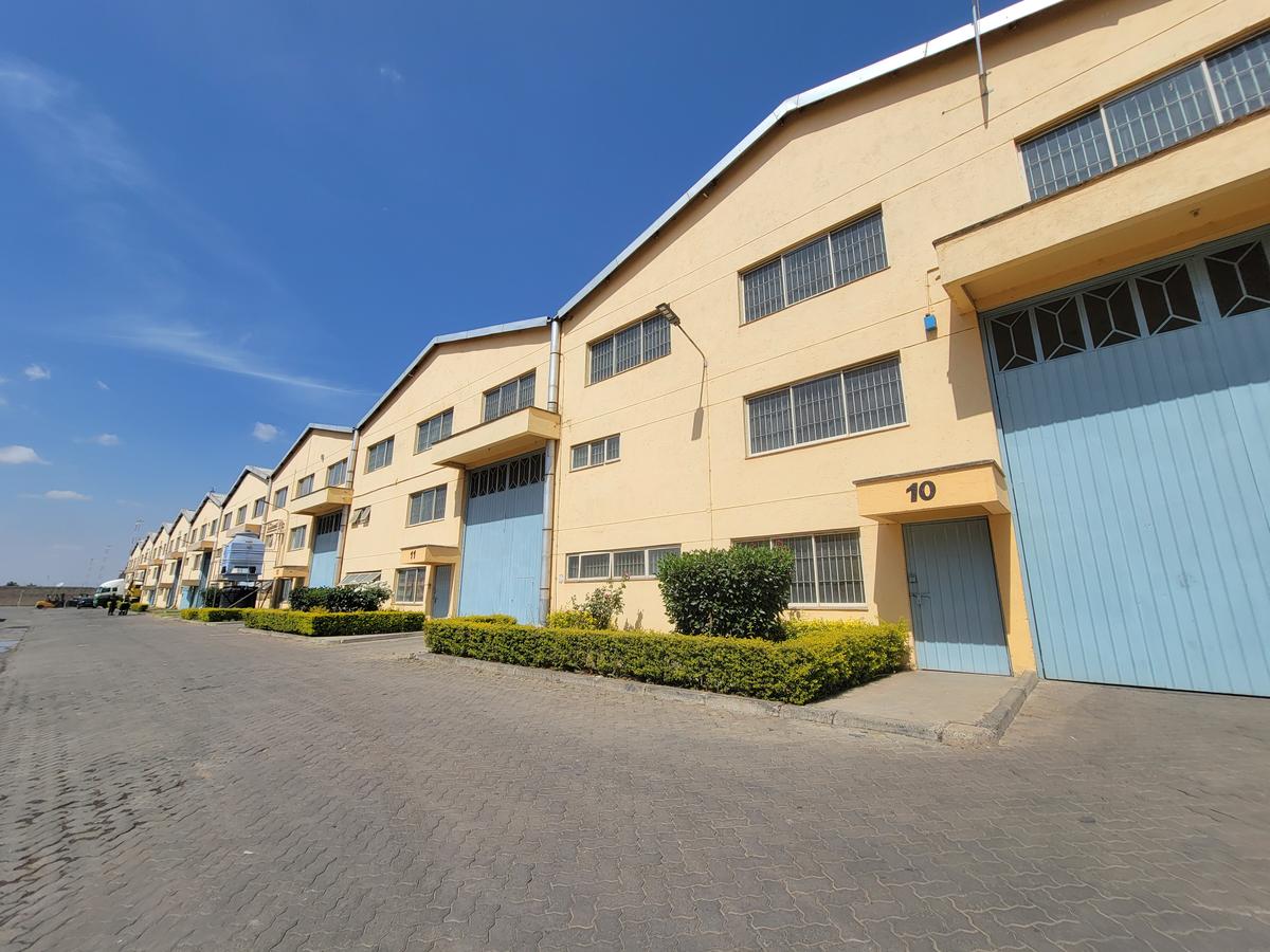 11,300 ft² warehouse with parking in syokimau