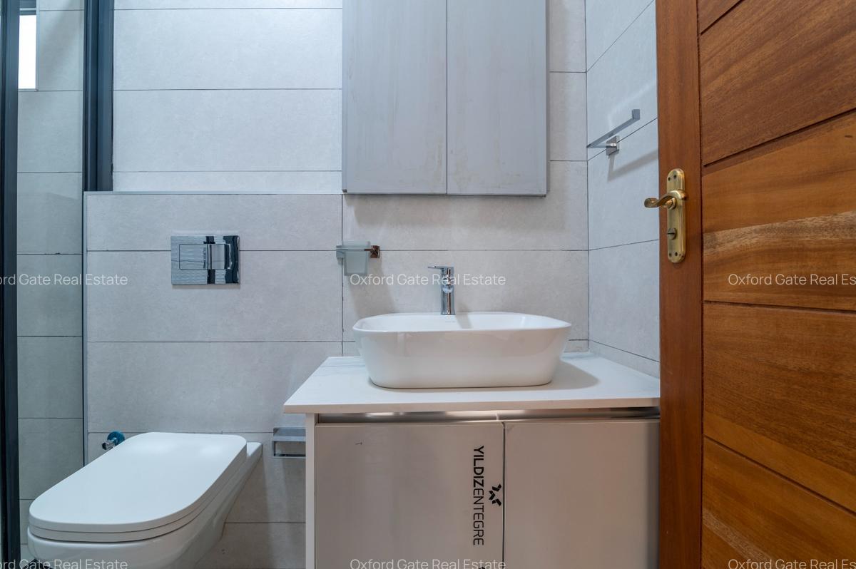 5 Bed Townhouse with En Suite in Lavington - 18