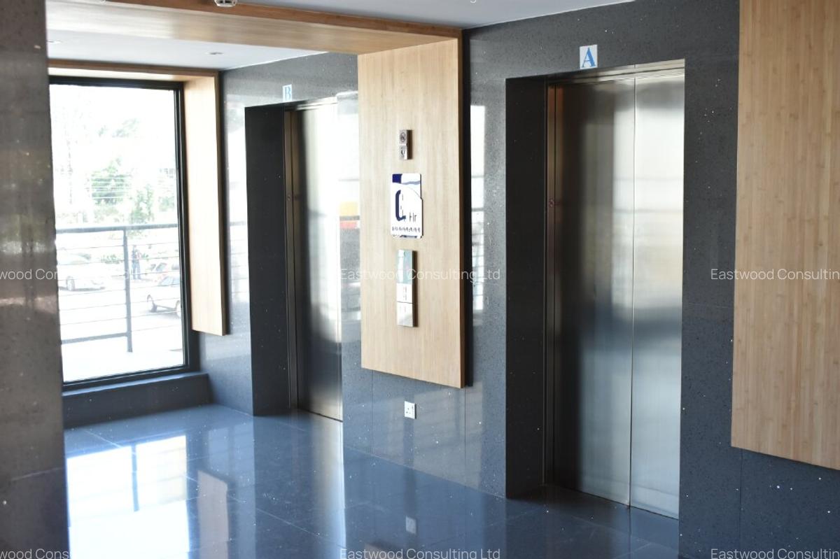 9,192 ft² Office with Service Charge Included in Parklands - 4