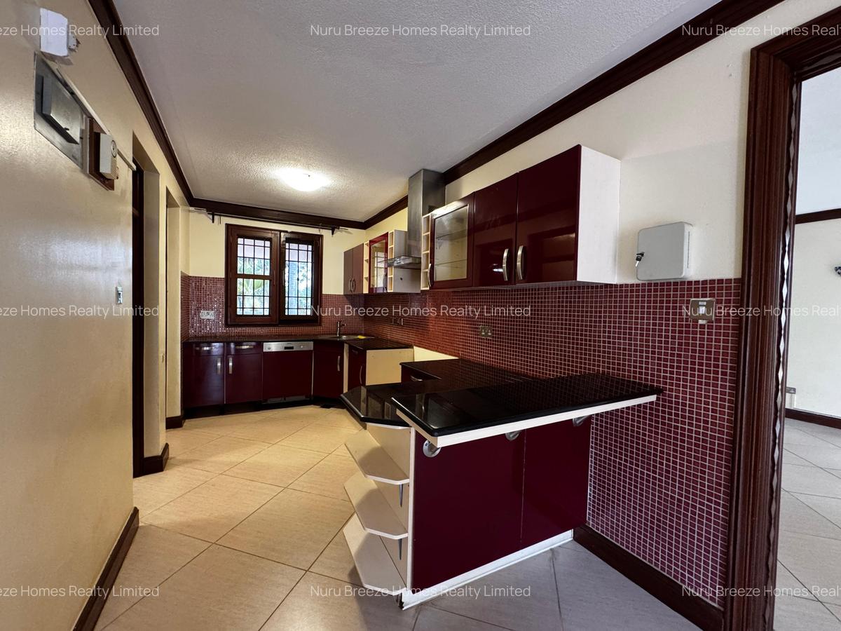 3 Bed Townhouse with En Suite in Hill View - 17