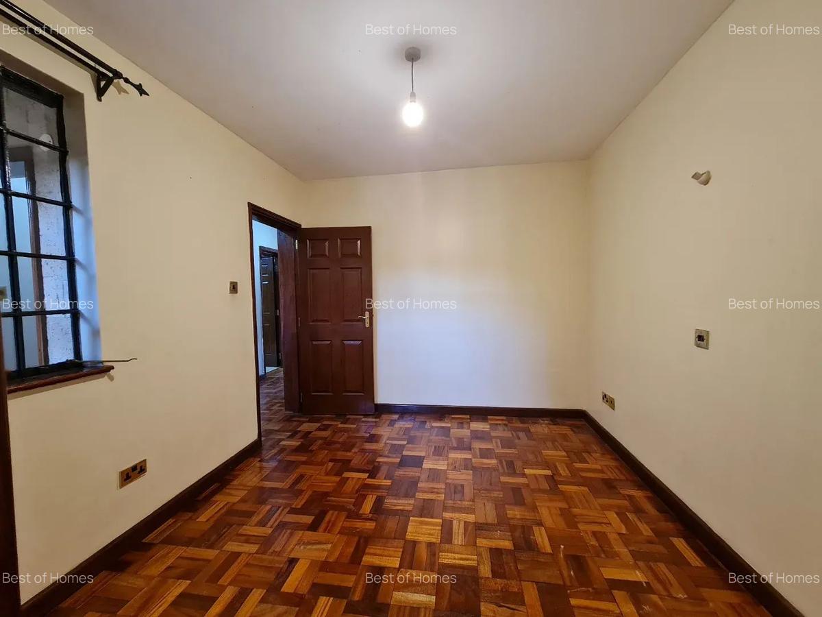 4 Bed Townhouse with En Suite in Lavington - 9