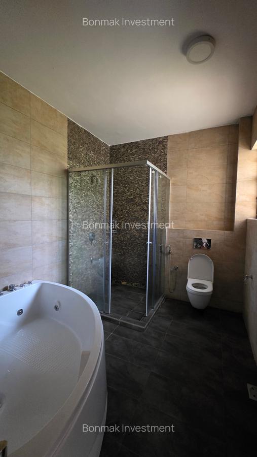 5 Bed Townhouse with En Suite at Lavington Green - 18