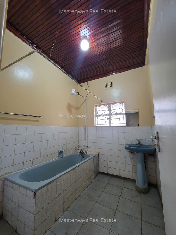 5 Bed House with En Suite at Mountain View Estate - 7