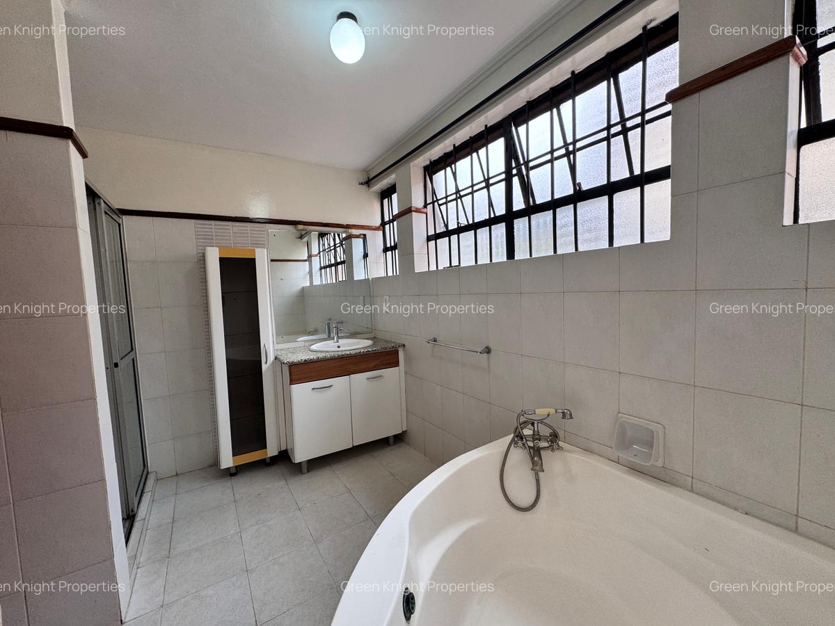 5 Bed Townhouse with En Suite in General Mathenge - 9
