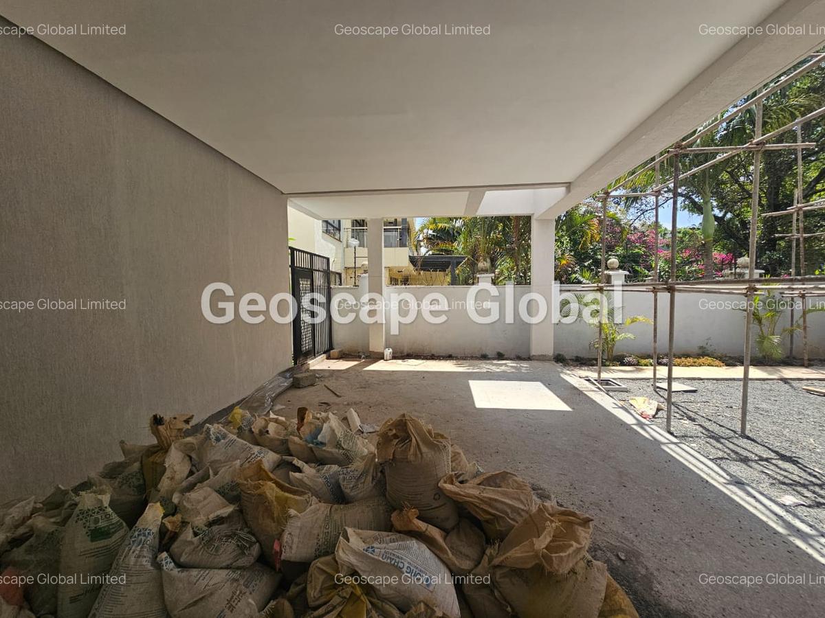 5 Bed Townhouse with En Suite in Lavington - 6