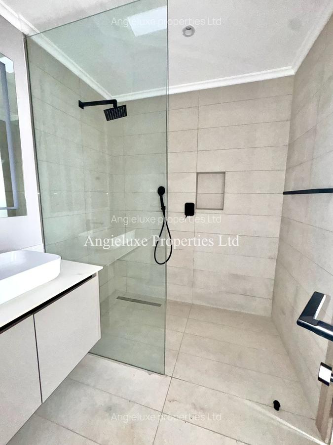 5 Bed Townhouse with En Suite at Runda - 19