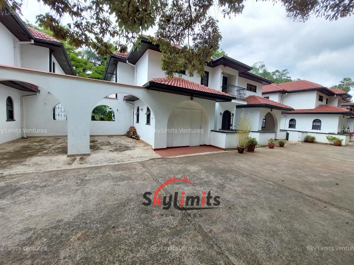 4 Bed Townhouse with En Suite in Riverside - 2