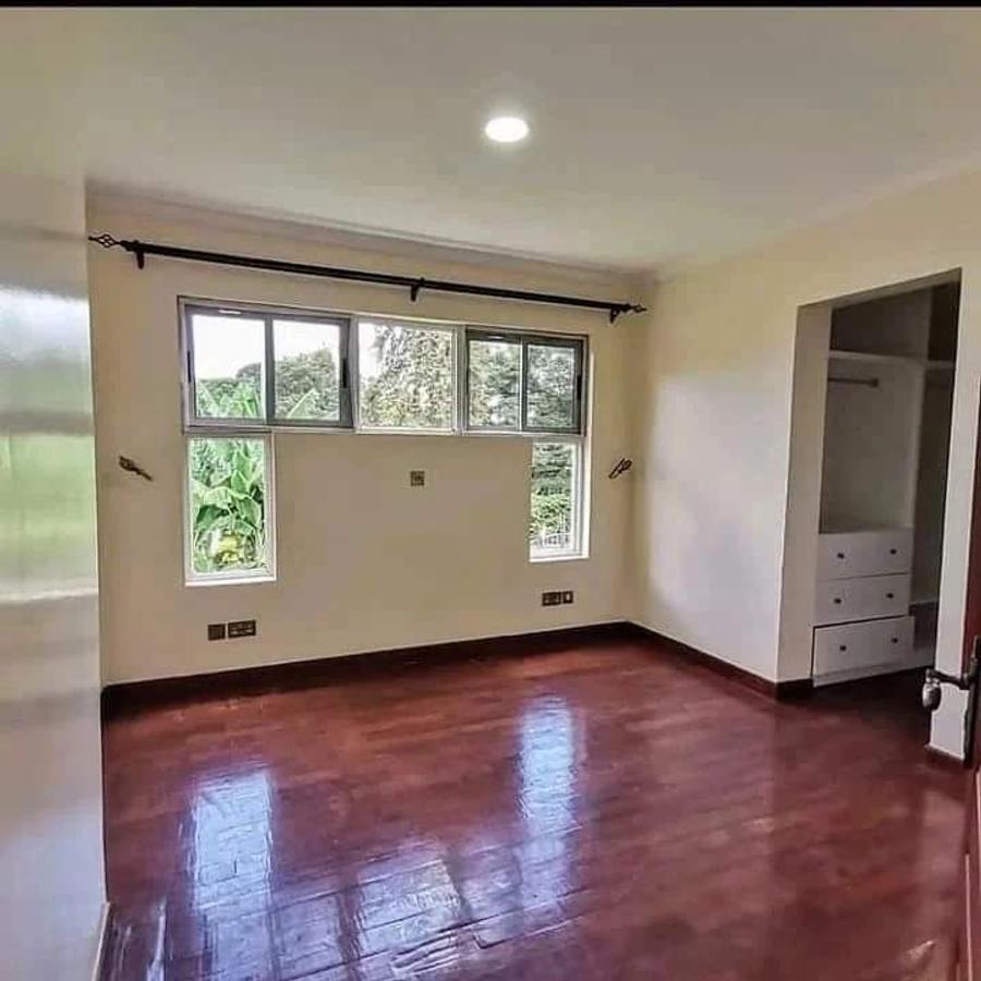 5 Bed House with En Suite at Lavington - 5