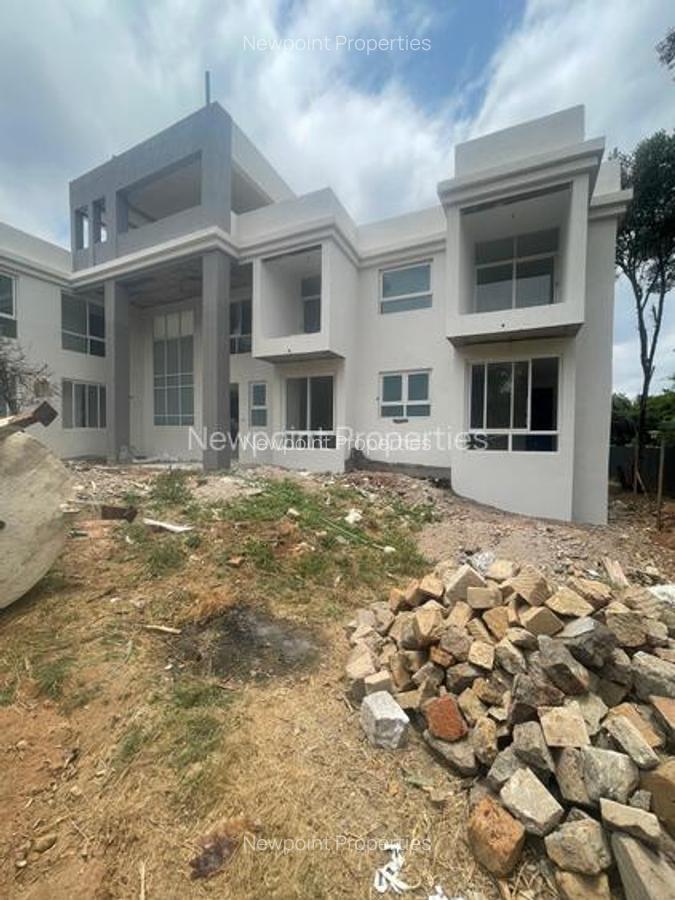 7 Bed House with En Suite in Karen - 1