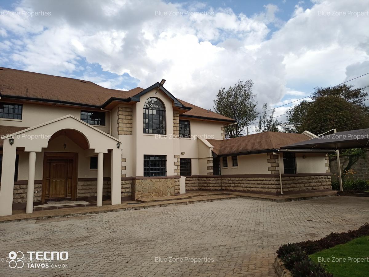 4 Bed Townhouse with En Suite at Close To Un - 6