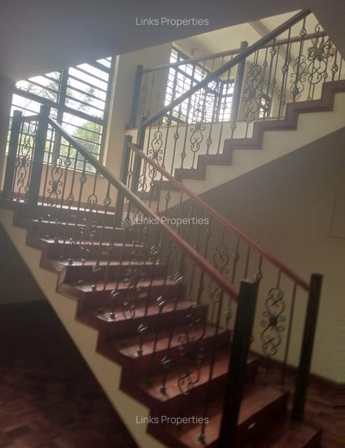 5 Bed Townhouse with En Suite at Karen - 5