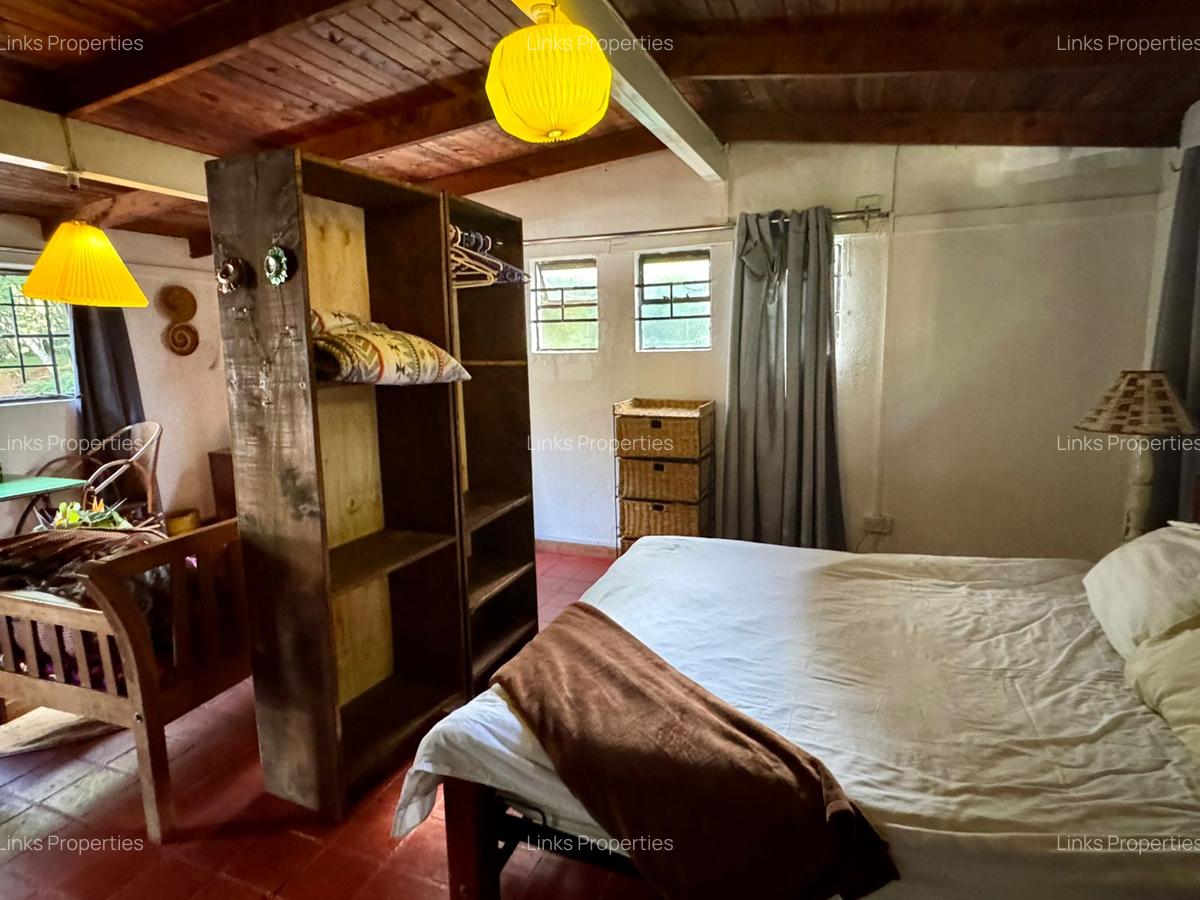 1 Bed House with En Suite at Karen Hardy - 13