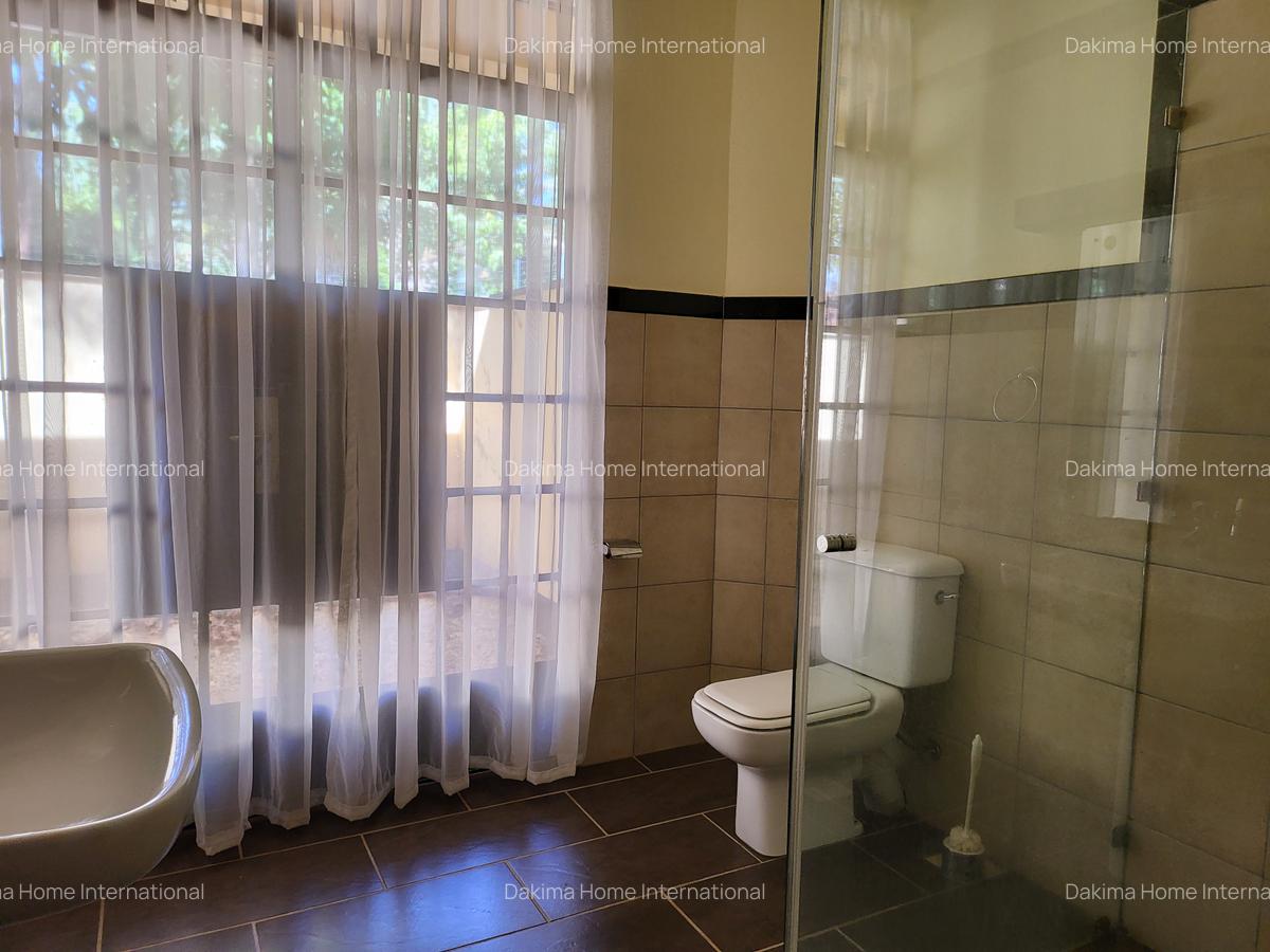 4 Bed House with En Suite in Runda - 11