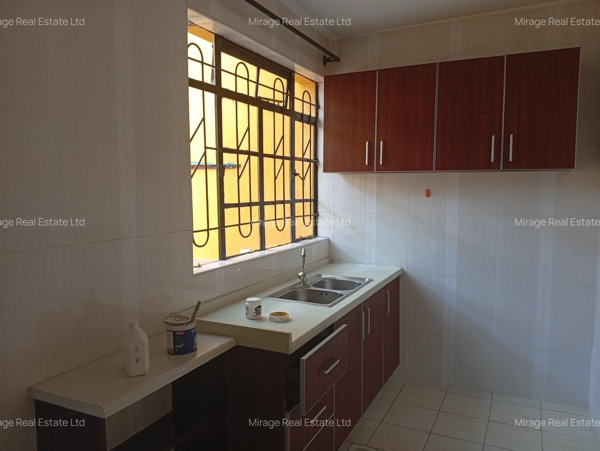 1 Bed Apartment with En Suite in Lavington - 3