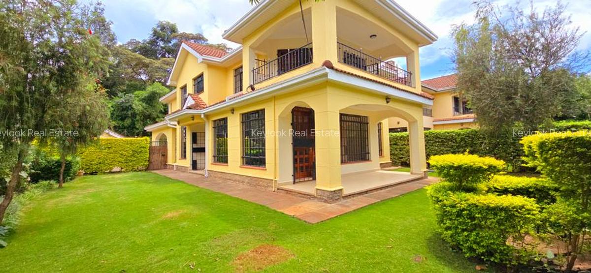 4 Bed Townhouse with En Suite at Lavington - 1