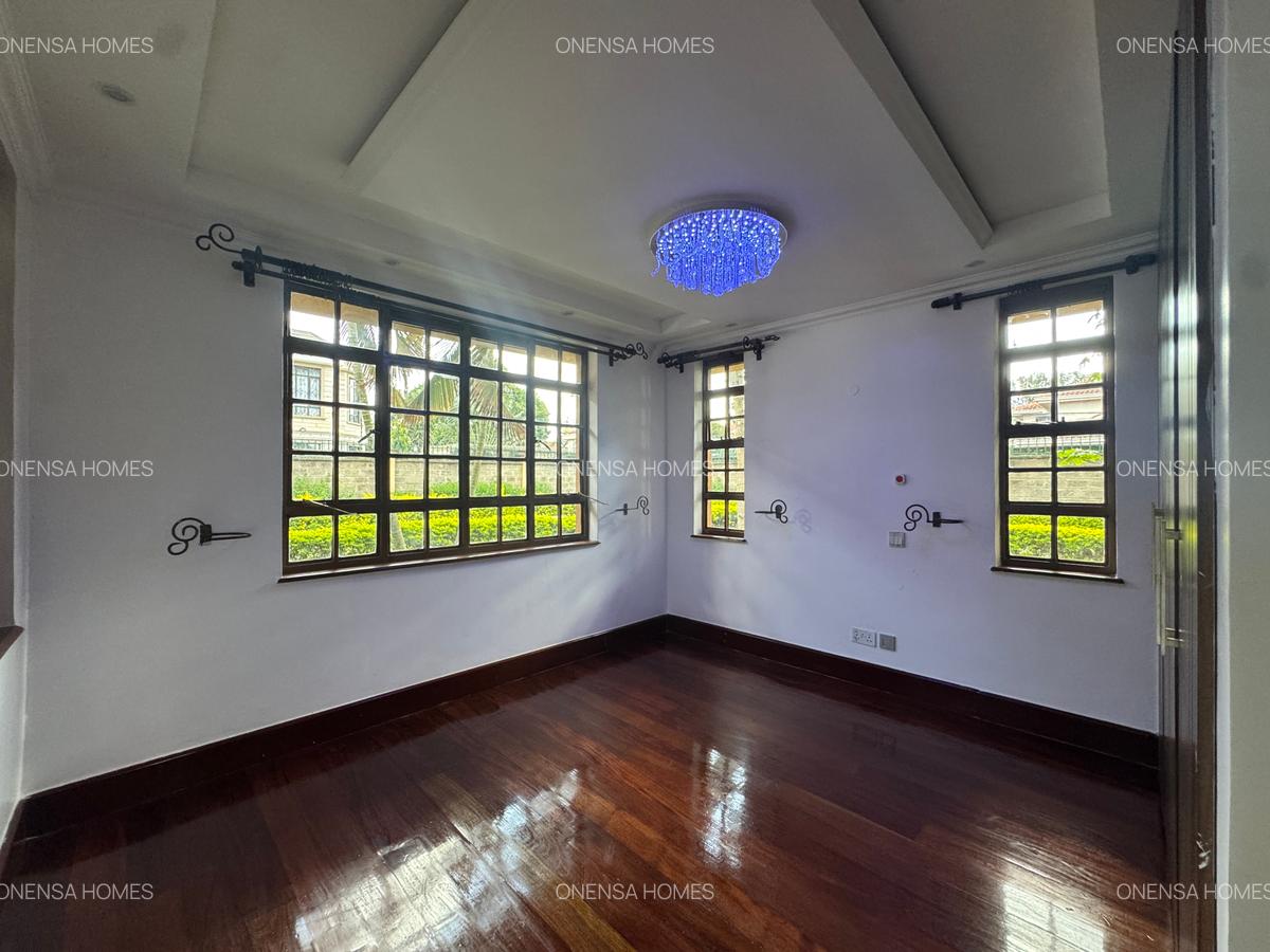 5 Bed House with En Suite in Runda - 12
