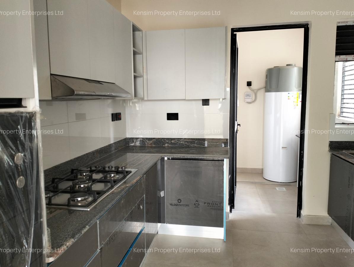 3 Bed Apartment with En Suite in Spring Valley - 4
