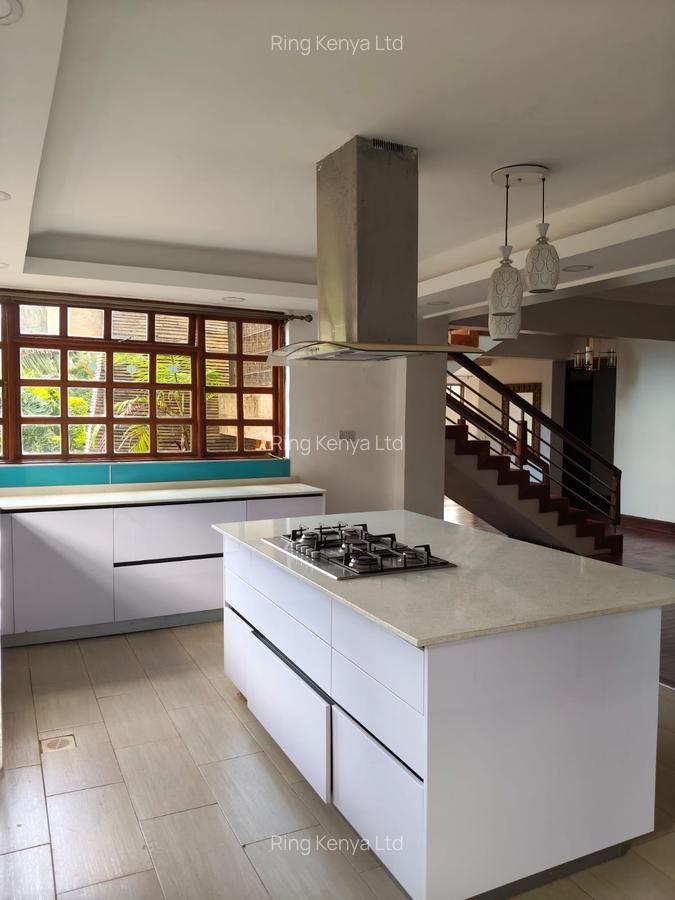 4 Bed House with En Suite in Runda - 3