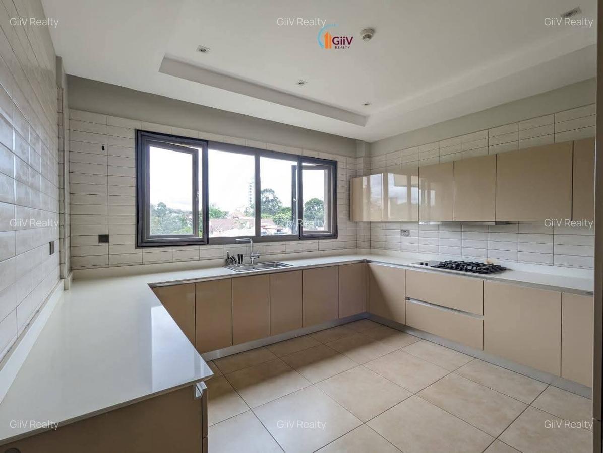 3 Bed Apartment with Gym in Riverside - 8