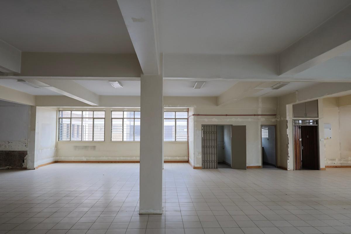 4,830 ft² Office with Service Charge Included in Industrial Area - 4
