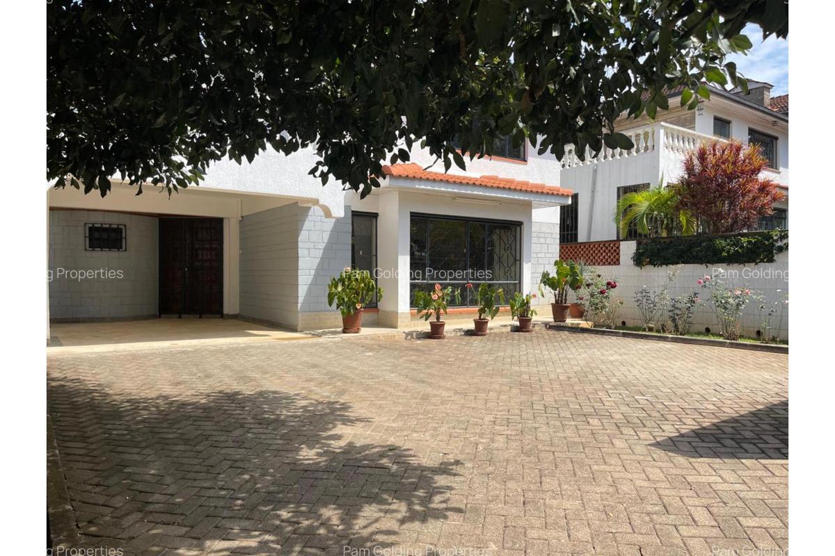 4 Bed Townhouse with En Suite in Spring Valley - 20