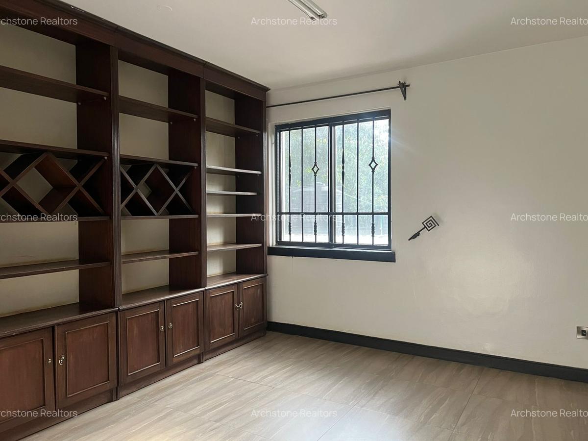 7 Bed House with En Suite in Runda - 7