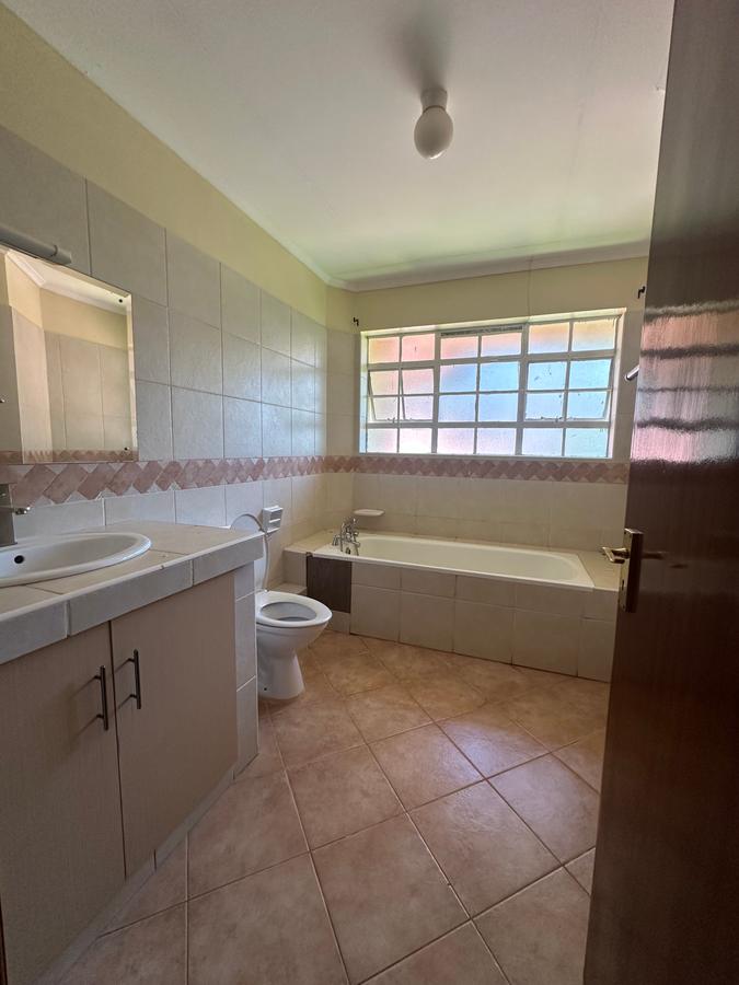 4 Bed Townhouse with En Suite in Runda - 6