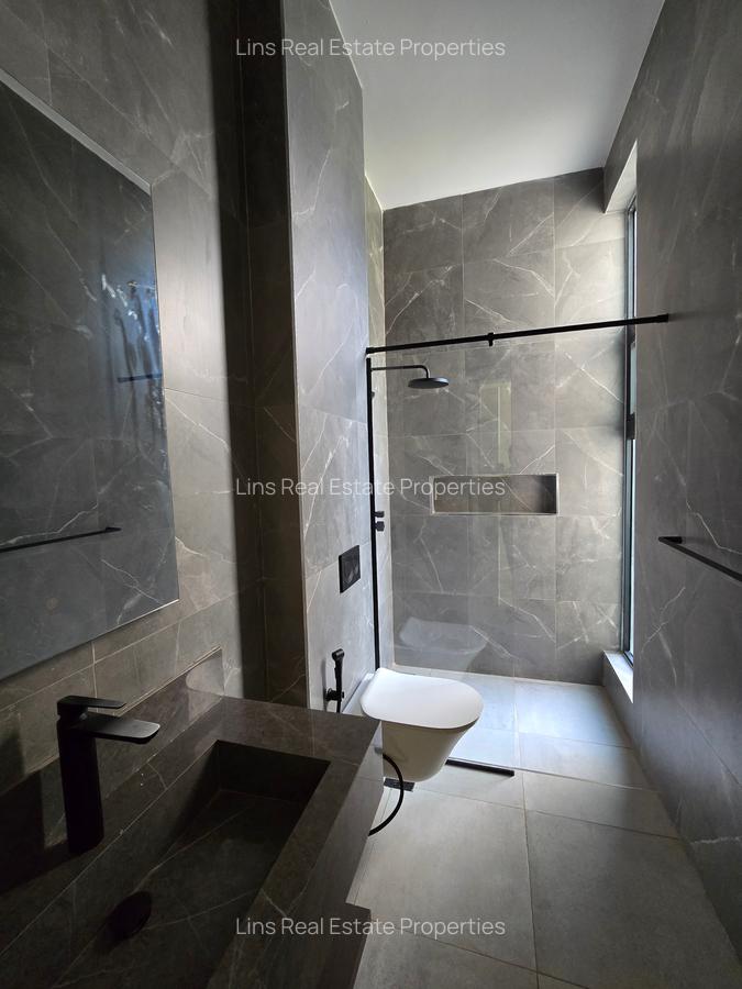 5 Bed Townhouse with En Suite in Runda - 11